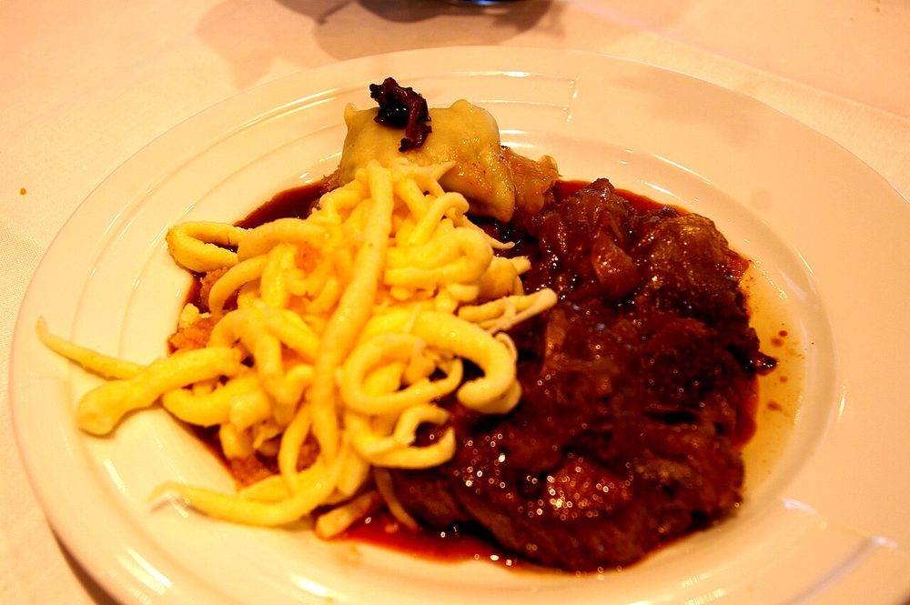 Rosa gebratener Zwiebelrostbraten