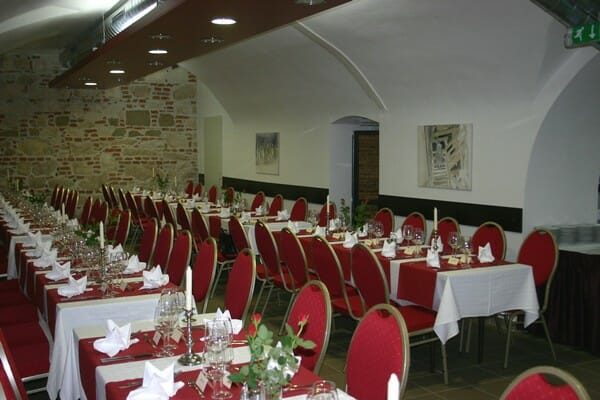 Bestuhlter Veranstaltungsraum